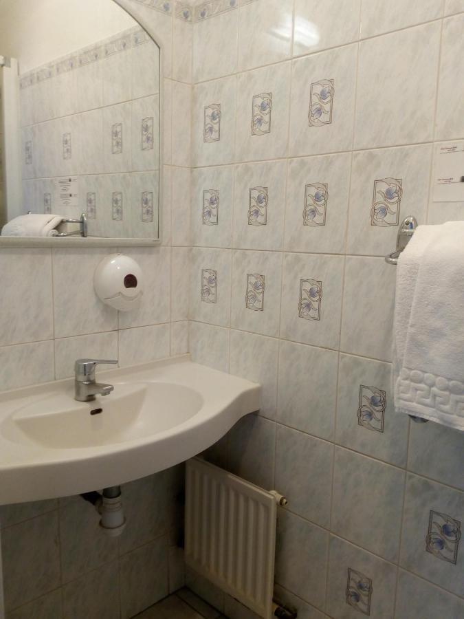 Hotel De La Gare Clisson Eksteriør billede